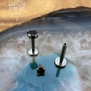 2.5mm Prong-Set Black Cubic Zirconia with Titanium Labret
