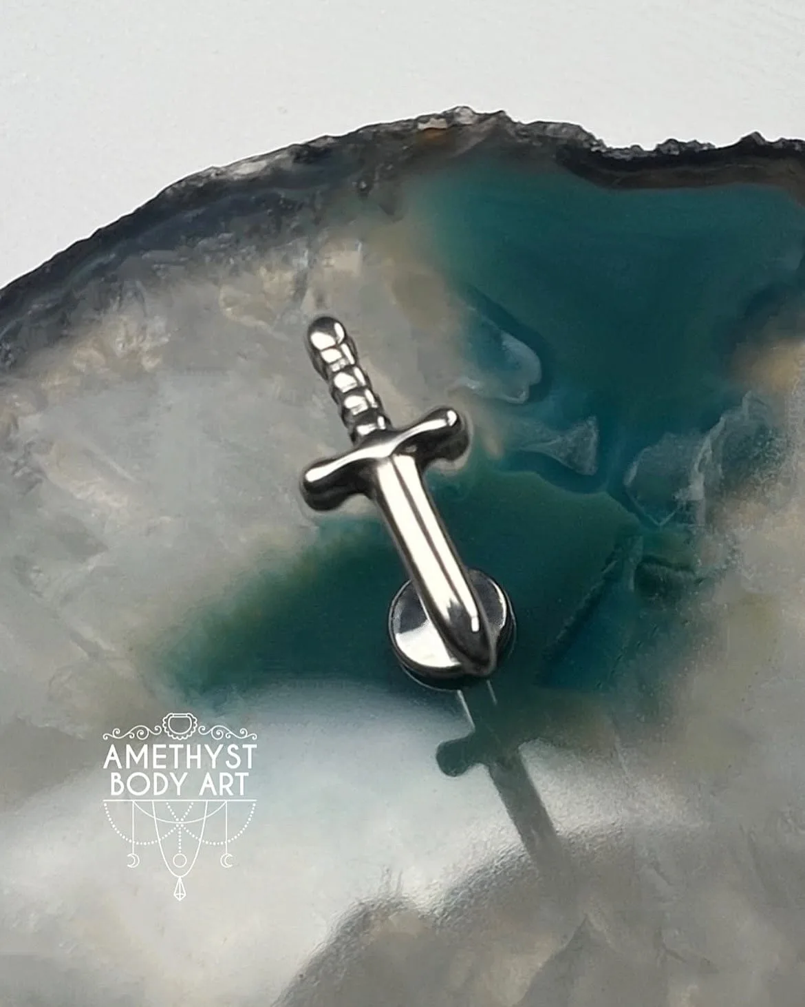 Titanium Dagger with Internally Threaded Labret