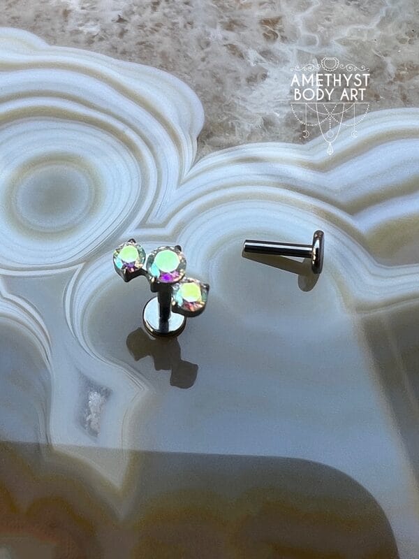 Cluster with 3 Prong set Aurora Borealis CZ and Titanium Labret. - Image 2